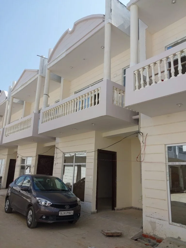 Twin Clarus Villas in Noida Extension