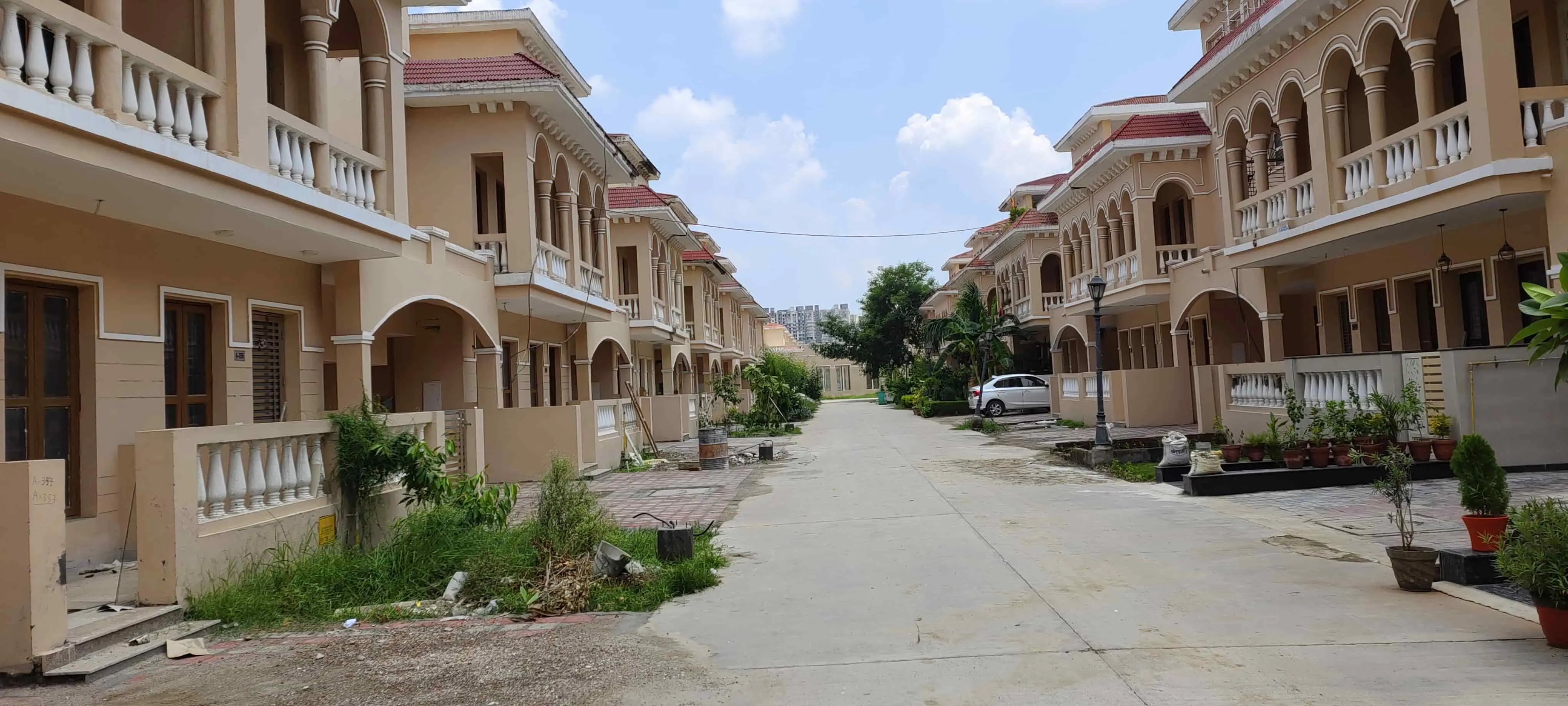 villa for rent in Noida Extension